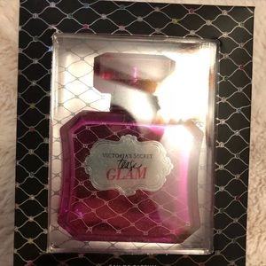 Victoria’s Secret tease glam